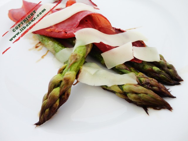 Asperges rôties, basterma & kachkaval